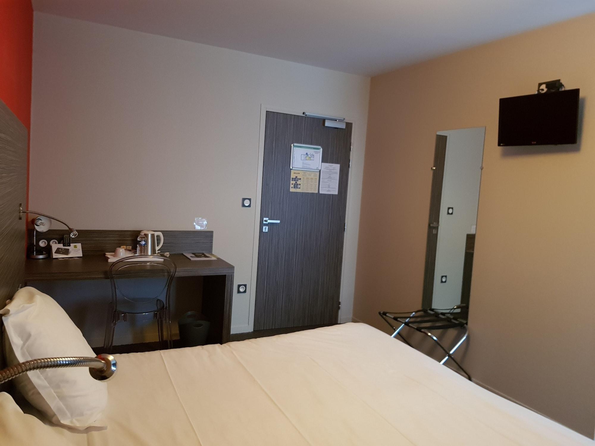 Logis Hotel A La Bonne Auberge Laval  Bagian luar foto