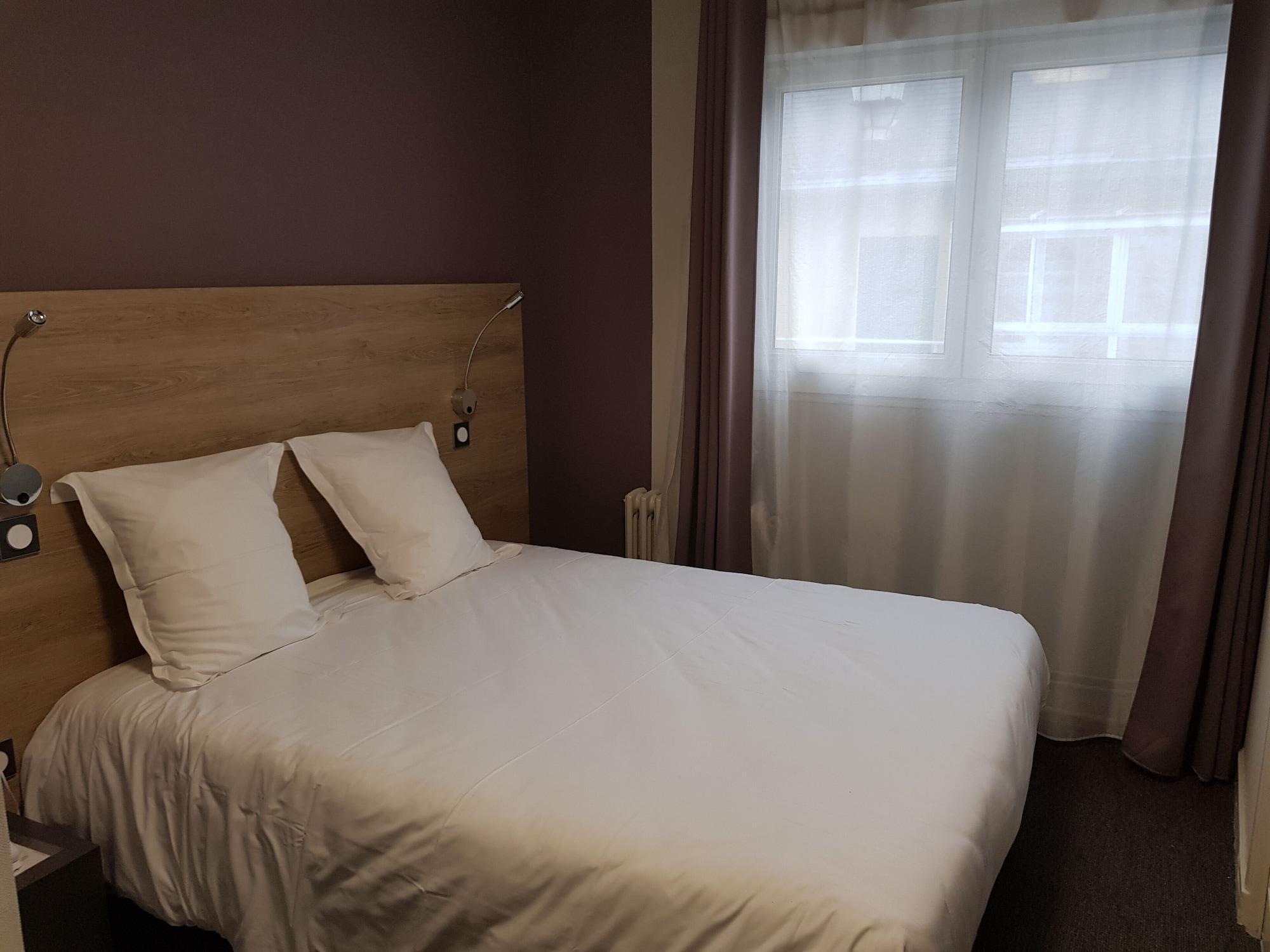 Logis Hotel A La Bonne Auberge Laval  Bagian luar foto