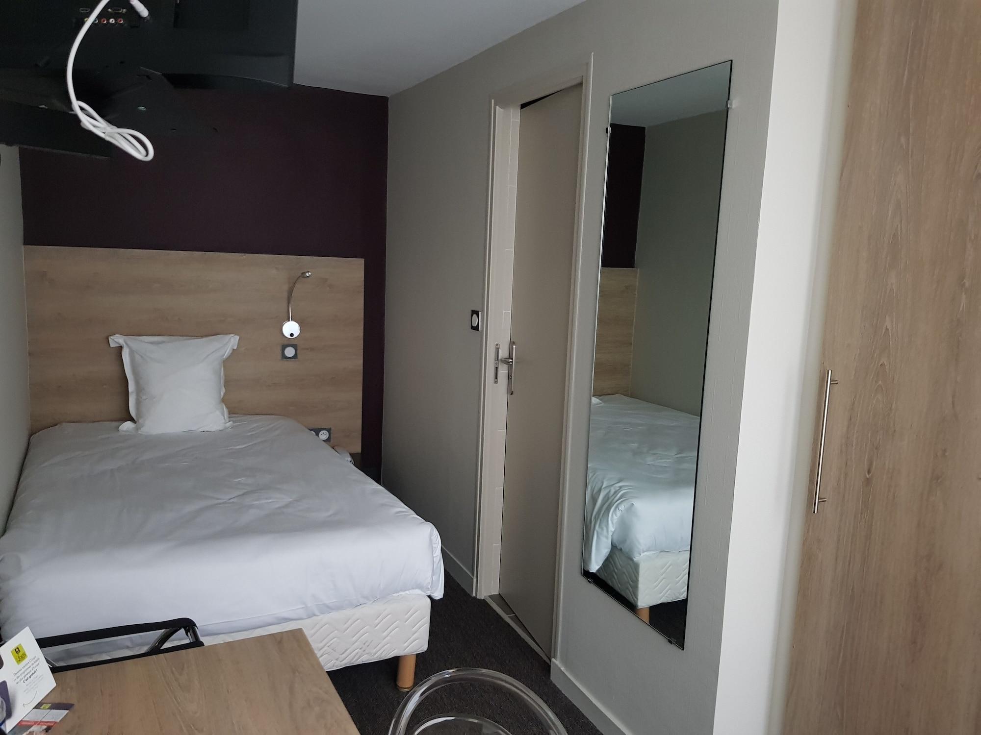 Logis Hotel A La Bonne Auberge Laval  Bagian luar foto