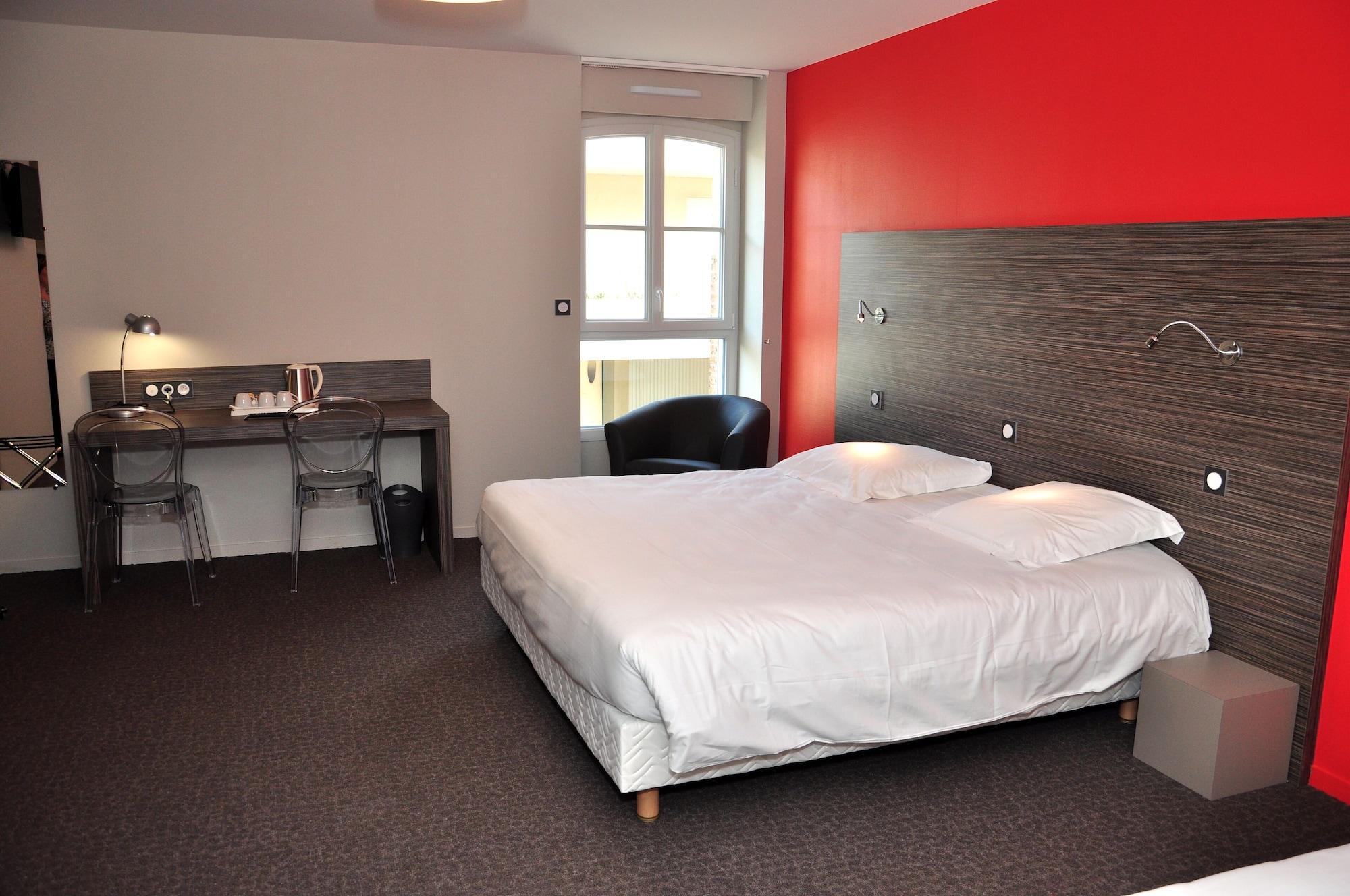 Logis Hotel A La Bonne Auberge Laval  Bagian luar foto