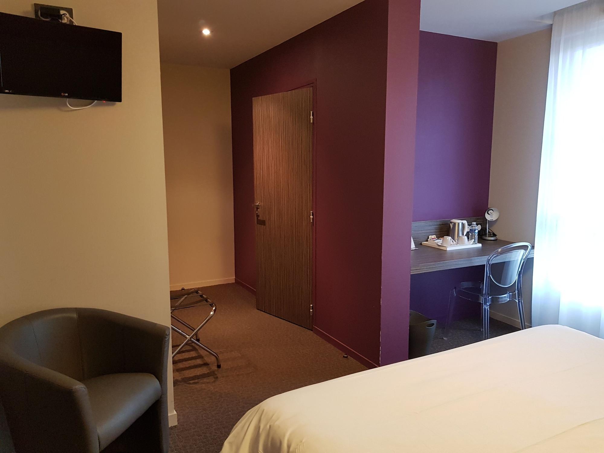 Logis Hotel A La Bonne Auberge Laval  Bagian luar foto