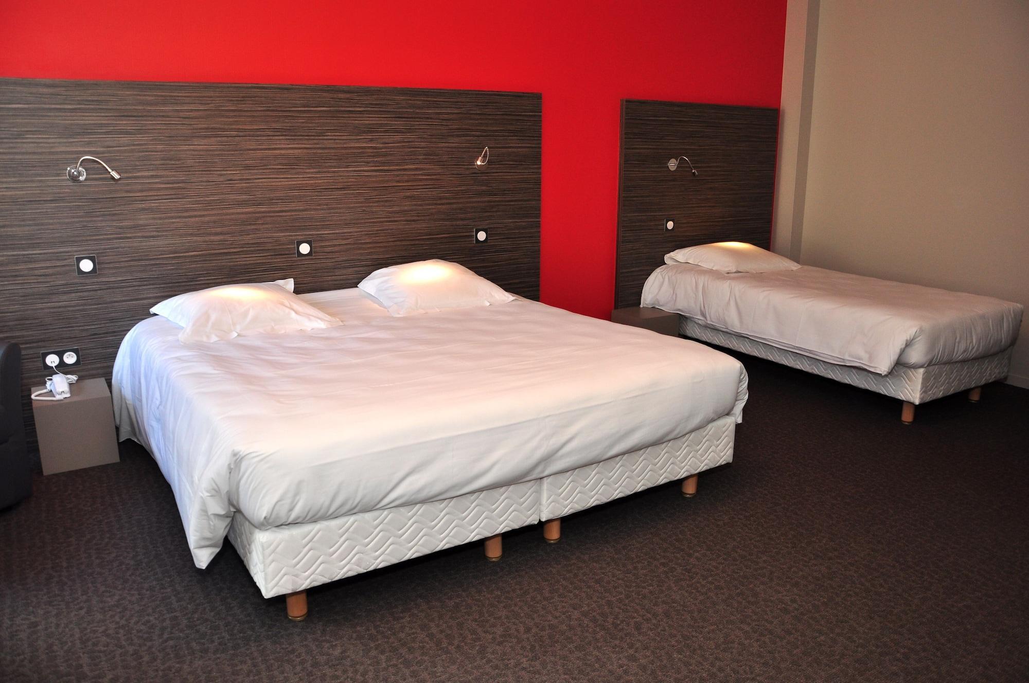 Logis Hotel A La Bonne Auberge Laval  Bagian luar foto
